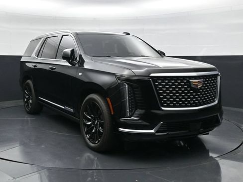 Used 2025 Cadillac Escalade Premium Luxury w/ Touring Package AWD/4WD image 4