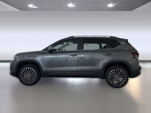 New 2026 Volkswagen Taos SE FWD image 2