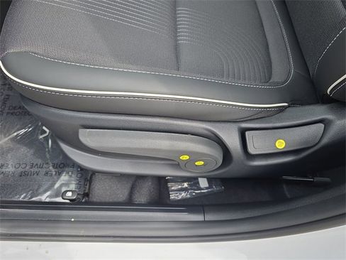 Used 2025 Hyundai Venue Limited image 12