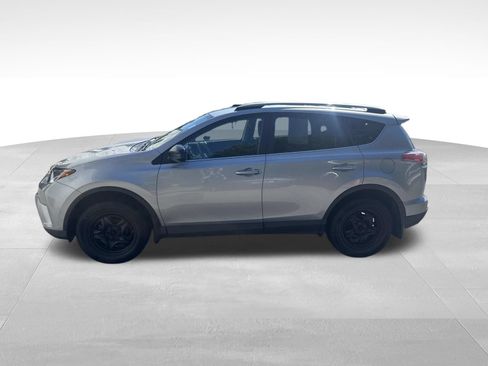 Used 2018 Toyota RAV4 LE AWD/4WD image 5