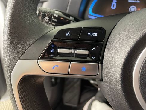 Used 2025 Hyundai Elantra Hybrid FWD image 12
