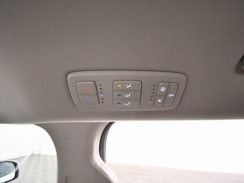 Certified 2024 Kia Carnival LX image 16