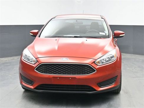 Used 2018 Ford Focus SE w/ Cold Weather Package image 4