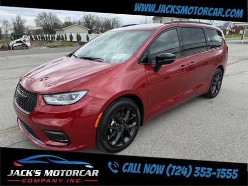 Used 2026 Chrysler Pacifica Limited w/ S Appearance Package image 10