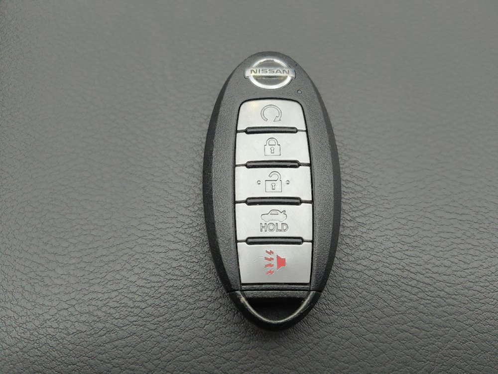 Used 2022 Nissan Versa SR FWD image 32