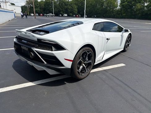 Used 2020 Lamborghini Huracan EVO RWD image 5