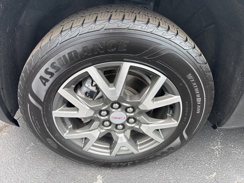 Used 2021 GMC Acadia SLE image 2