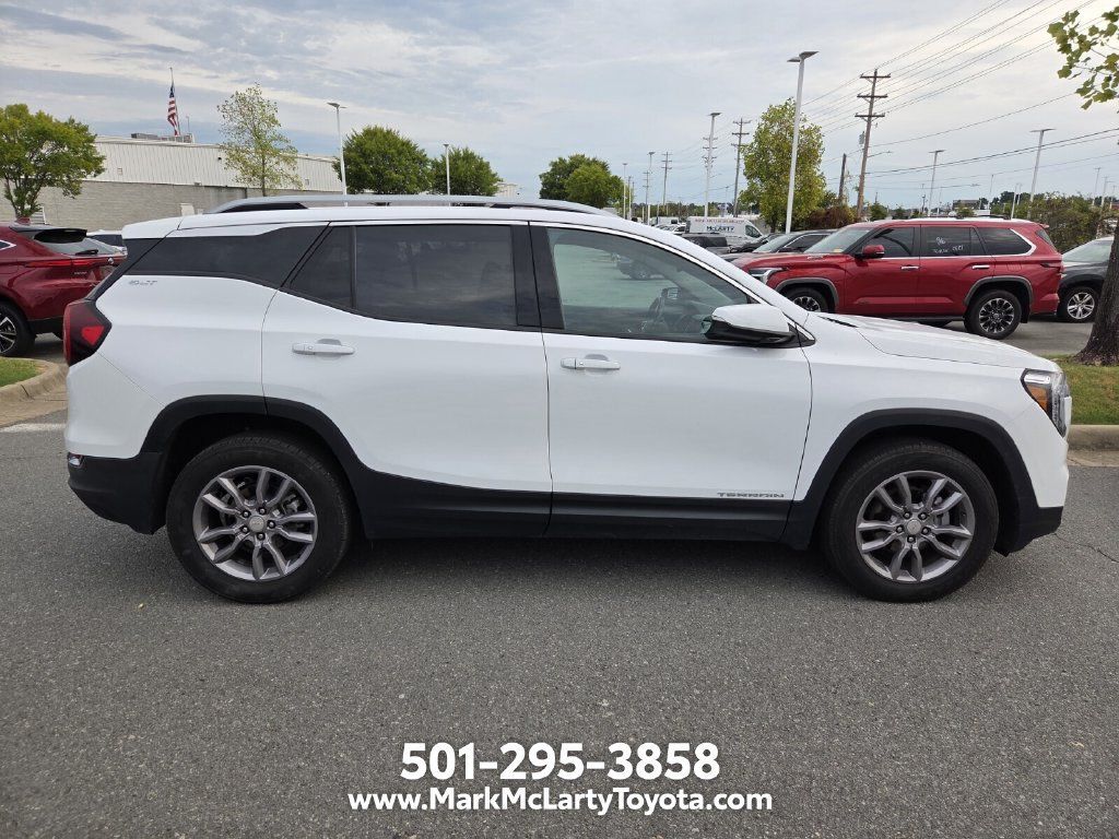 Used 2024 GMC Terrain SLT AWD/4WD image 4