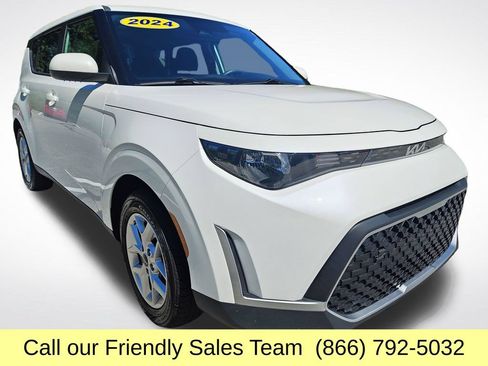 Used 2024 Kia Soul LX w/ Option Group 015 FWD image 9