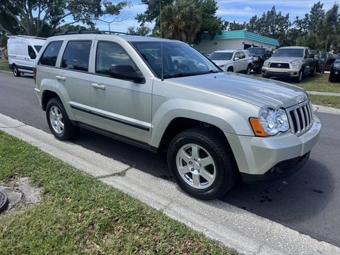Used 2009 Jeep Grand Cherokee Laredo image 2