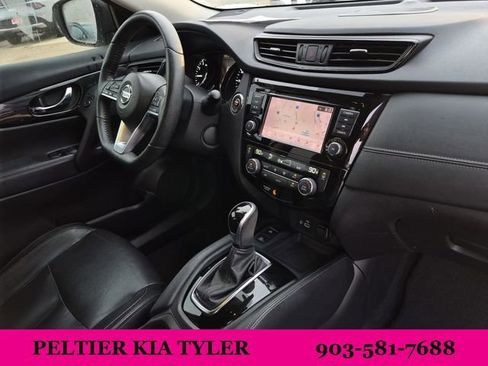 Used 2020 Nissan Rogue SL w/ Premium Package image 16