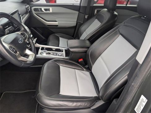 Used 2022 Ford Explorer XLT w/ Equipment Group 202A image 10
