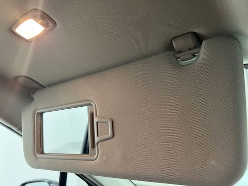 Used 2025 Kia Carnival FWD image 69