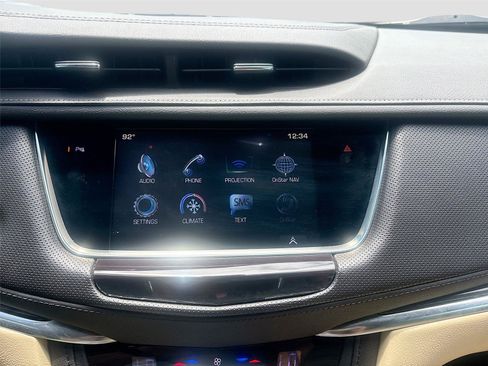 Used 2017 Cadillac XT5 Premium Luxury FWD image 9