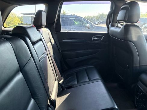 Used 2018 Jeep Grand Cherokee Limited AWD/4WD image 10