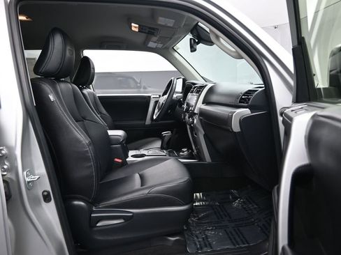 Used 2022 Toyota 4Runner TRD Sport AWD/4WD image 29