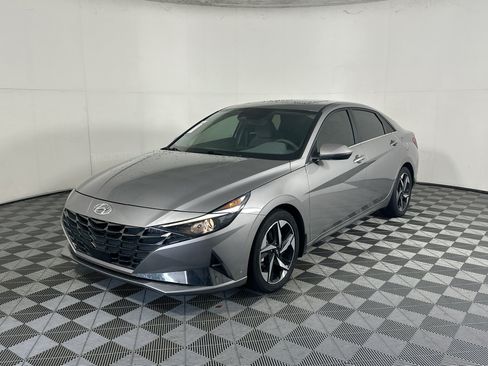 Used 2022 Hyundai Elantra SEL w/ Convenience + Premium Package FWD image 7