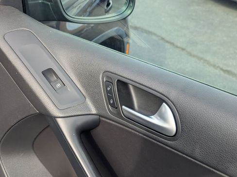 Used 2016 Volkswagen Tiguan S image 35