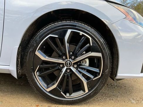 New 2025 Nissan Altima 2.5 SR image 9