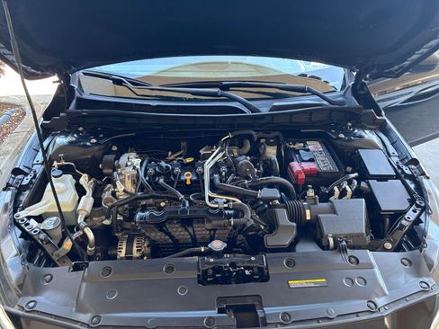 Used 2025 Nissan Altima 2.5 SV FWD image 33