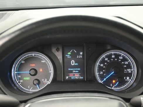 Used 2022 Toyota Venza LE AWD/4WD image 11