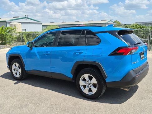 Used 2021 Toyota RAV4 XLE FWD image 3
