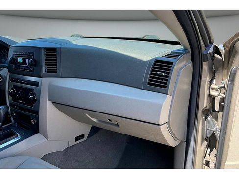 Used 2005 Jeep Grand Cherokee Laredo AWD/4WD image 48