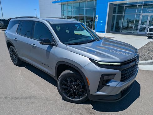 New 2026 Chevrolet Traverse LT w/ Midnight/Sport Edition AWD/4WD image 2