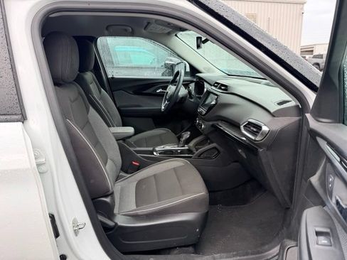 Used 2021 Chevrolet TrailBlazer LT FWD image 11
