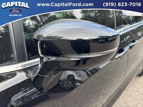 Used 2025 Chrysler Pacifica Select FWD image 12