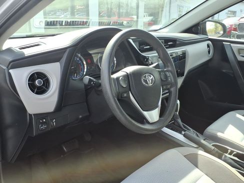 Used 2017 Toyota Corolla LE w/ Carpet Mat Package (TMS) FWD image 17