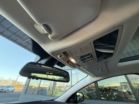 Used 2017 Jaguar XJ R-Sport image 22