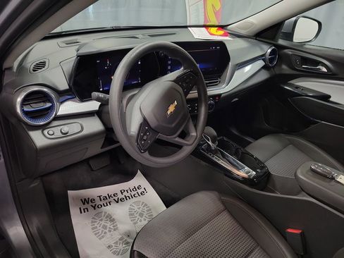 Used 2025 Chevrolet Trax LT image 14