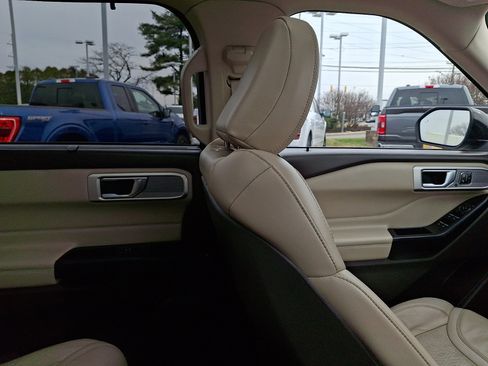 Used 2020 Ford Explorer Platinum image 13