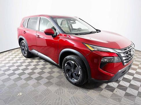 Certified 2025 Nissan Rogue SV AWD/4WD image 3