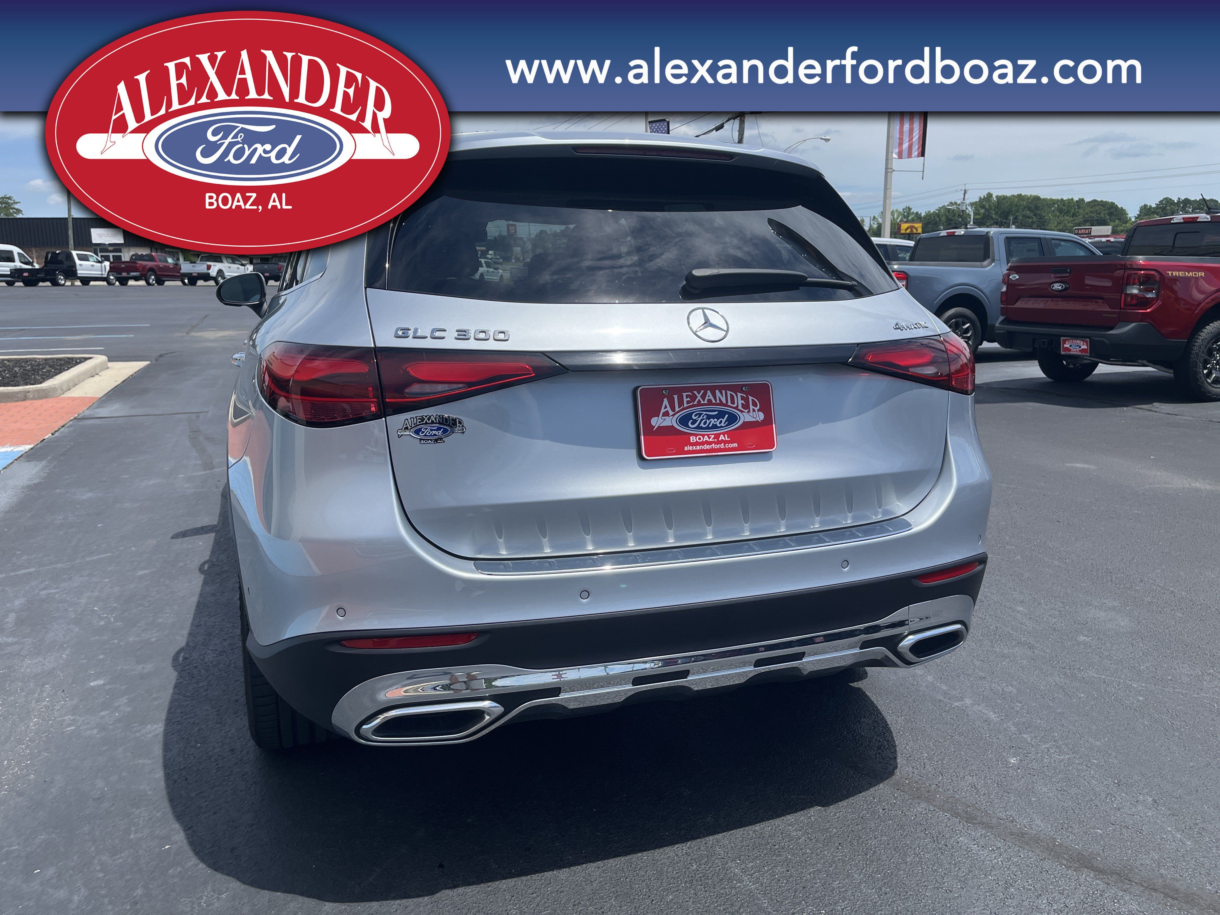 Used 2025 Mercedes-Benz GLC 300 4MATIC image 7