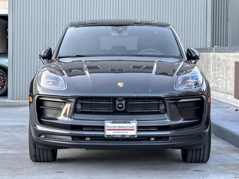 Used 2025 Porsche Macan image 11