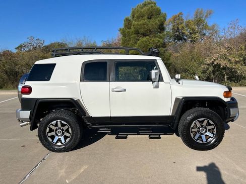 Used 2014 Toyota FJ Cruiser 4WD image 5
