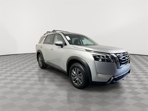 New 2025 Nissan Pathfinder SV image 2
