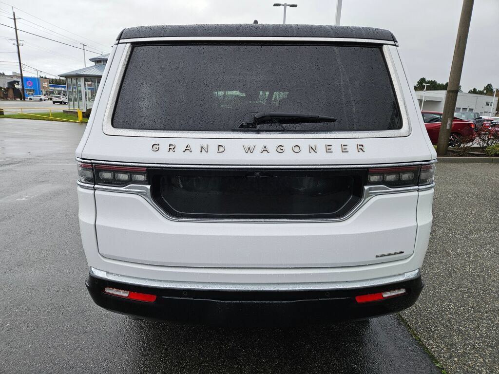 Used 2024 Jeep Grand Wagoneer L Series III AWD/4WD image 4