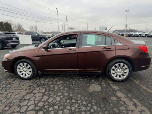 Used 2013 Chrysler 200 LX image 5