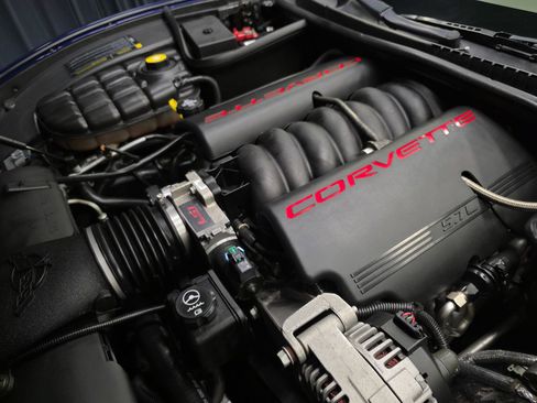 Used 2004 Chevrolet Corvette Convertible w/ Preferred Equipment Group RWD image 4