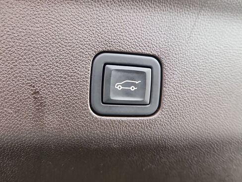 Used 2023 GMC Yukon XL Denali image 13