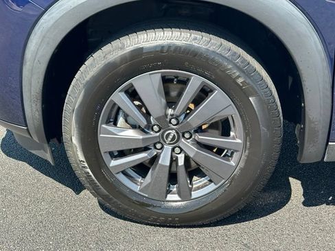 Used 2022 Nissan Pathfinder SV AWD/4WD image 8
