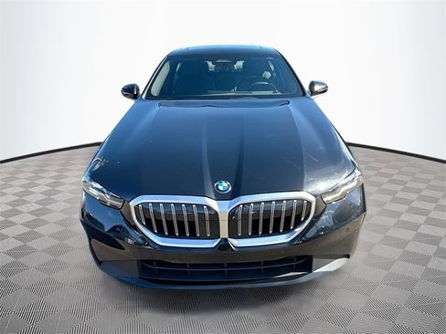 Used 2024 BMW 530i image 2