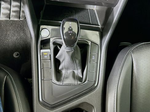 Used 2024 Volkswagen Tiguan SE image 25
