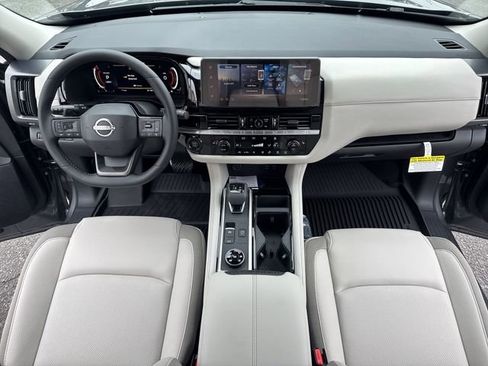 New 2026 Nissan Pathfinder SL image 9