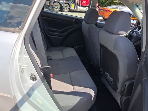 Used 2008 Pontiac Vibe w/ Preferred Package FWD image 12