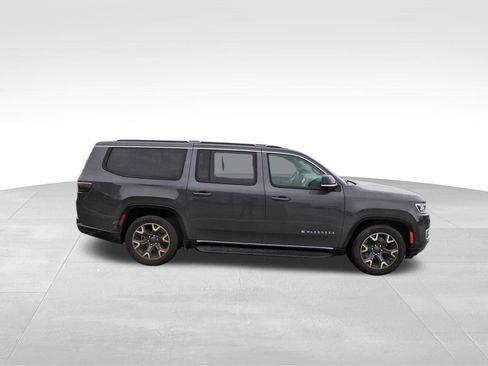 Used 2024 Jeep Wagoneer L Series III w/ Flexible Seating Group AWD/4WD image 5