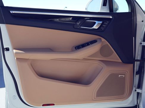 New 2024 Porsche Macan 4 Electric image 13